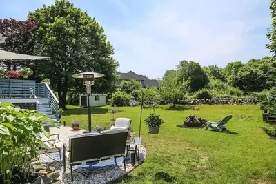 Image de 3 Minutes to Narragansett Beach! 2 beach passes included.