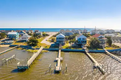 Image de Simple Blessings - Soundfront cottage with dock and boatlift  - ask for discount