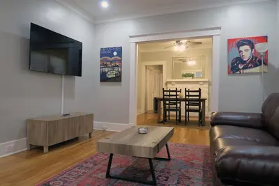 Image de Cooper Youngalow - a cozy bungalow in the heart of Cooper-Young!