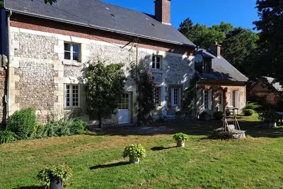 Image de House with garden on the cliff