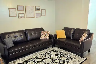 Image de Beautiful Newly Renovated Basement Apartment