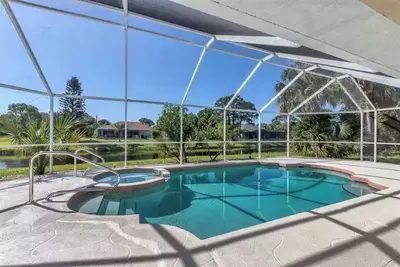 Image de Villa with swimming pool & spa - Poolside Grill, Family-friendly, Water-view