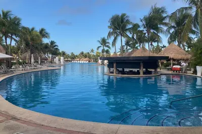 Image de Luxury Suite with Kitchenette on Beachside Resort