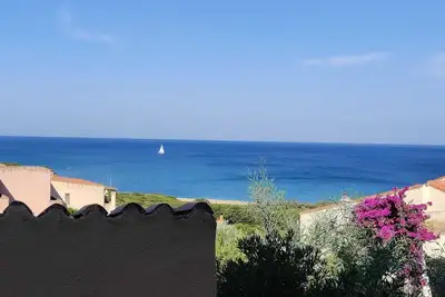 Image de Spacious apartment in seafront condo