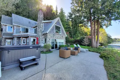 Image de Deep Bay Ocean Front Cottage - Private Getaway with  Hot Tub