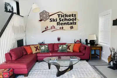 Image de Winterberry Lodge: Newly Renovated Spacious Berkshire Getaway at Jiminy Peak