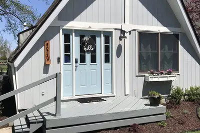 Image de Cozy cottage—lake Wawasee channel— easy access to lake