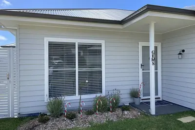 Image de Two bedroom villa with private courtyard, a short walk to Manyana Beach.