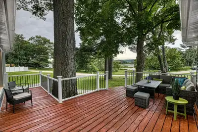 Image de Lake Escape w/ Private Dock & Spa-like amenities