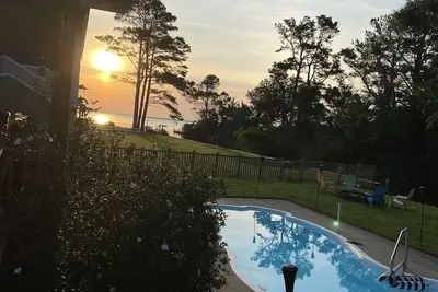 Image de Island home on the water with pool. Bring your boat or jet skis! Golf near by