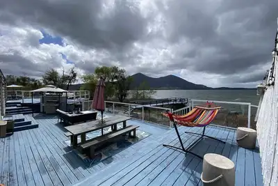 Image de Spacious Lakefront Oasis ☀ Huge Deck ☀ Scenic View