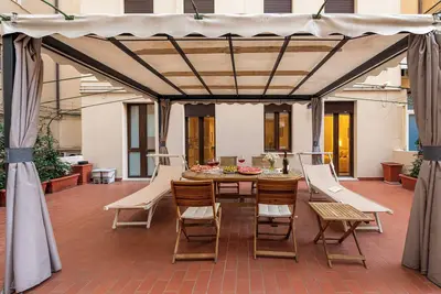 Image de Downtown apartment with terrace in front of Rossini Theater