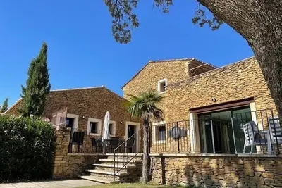 Image de Villa avec piscines privées intérieure et piscine extérieure Gite Les Aiguiers