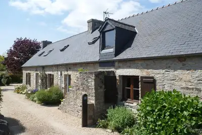Image de Grande maison bretonne traditionnelle avec un joli extérieur