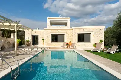 Image de Stonebuilt villa in the middle of an enclosed area of 5500 m2.