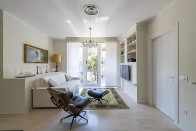 Image de Luxury apartment in the center in front of the Rossini Theater