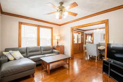 Image de 1925 Craftman style home close to downtown Morton