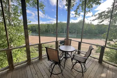 Image de River Front House