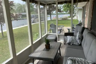 Image de “Stay Anchored” Lake Tippecanoe channel front with pier and great lake views