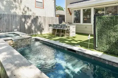 Image de Heated Pool. Hot Tub. King Beds. Backyard W/Grill. 2 Living Rooms. Garage