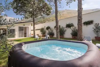 Image de Magnifique maison de vacances privée avec Wifi, climatisation, bain à remous, Tv et parking