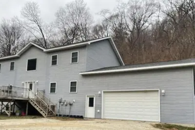 Image de Beautiful 3 bedroom 2 bath home with 2, 884 sq ft of living space