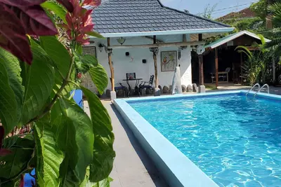 Image de Rustic 1br earthen cottage on poolside w/ wifi & parking