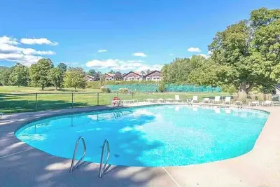 Image de Storyland Condo Close To It All