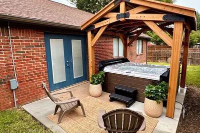 Image de Pets Ok, New Hot Tub, Arcade, 65” Tv, 300mb+ Wifi, Long Term Stays Available