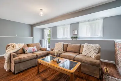 Image de Cheerful Henrietta 4bdrm. w/Garage - Pets welcome!