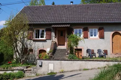 Image de Petite maison avec jardin et cheminée
