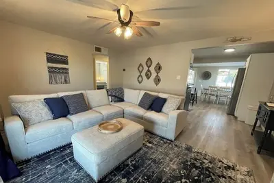 Image de Happy Quail House! Minutes to lake, A/C & Parking