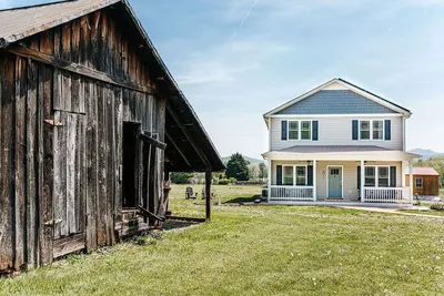 Image de Glenbrae- Luxury 5br Farmhouse, Mountain Views, just off 151