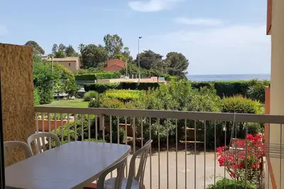 Image de Saint Raphael La Péguière Face à la plage Vue mer, Grand studio 36m2, 4 personnes balcon, parking