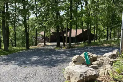 Image de Secluded/Spacious Cabin with 5 Br, 5 min to resort