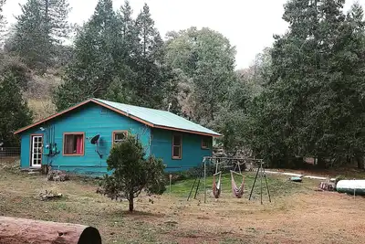 Image de Cabin 8 miles from Kings Canyon entrance gate.