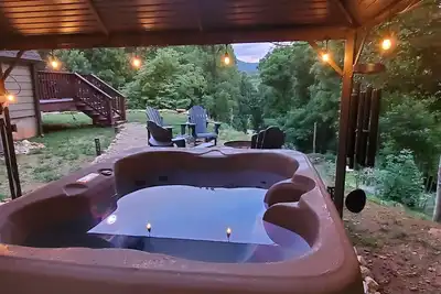 Image de Need a Romantic Getawy? Hot Tub DogFriendly/ Close to Hiking, tubing & Casino