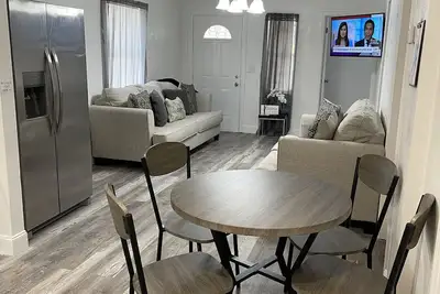 Image de Fully Remodeled Lakeland Home, close to I4 & shopping