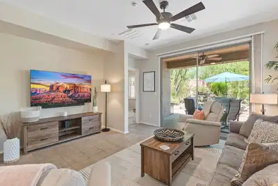 Image de Beautiful 3 Bed Home with Backyard Oasis in Anthem Country Club w/free E-Bikes
