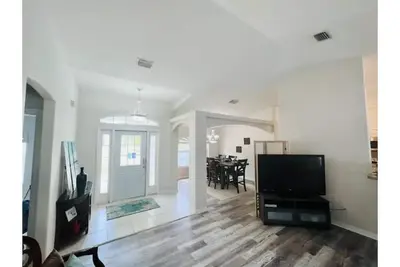 Image de Pool & Hot Tub home near the beach 🏖