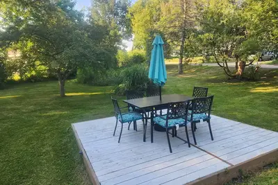 Image de Beautiful remodeled house  a short walk to lake with shared pier.