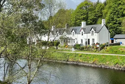 Image de Coorie Doon, picturesque setting on Crinan Canal