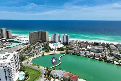Image de 🏖️ Luxury Destin Beach House w/Private Pool, Lake Dock & Beach Access 🌅