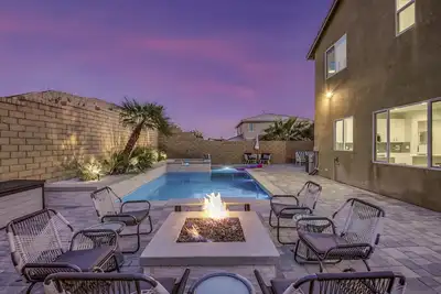 Serene Lake Views & Mountain Views Luxury Retreat: at Desert Escape Indio
