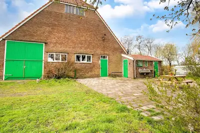 Image de Maison confortable à Sint Maartensvlotbrug avec terrasse commune