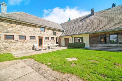 Image de Maison de vacances cosy avec piscine et sauna Ă Sourbrodt