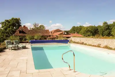 Image de Belle maison de vacances avec piscine à Issac