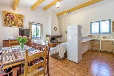 Image de Escapade tranquille dans une villa avec piscine