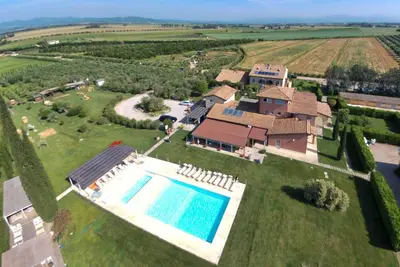 Resort avec piscine, espace bien-être et climatisation