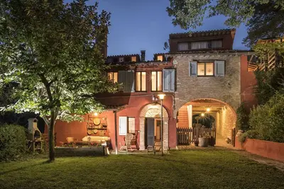 Image de Villa confortable avec Piscine à Fabriano en Italie
